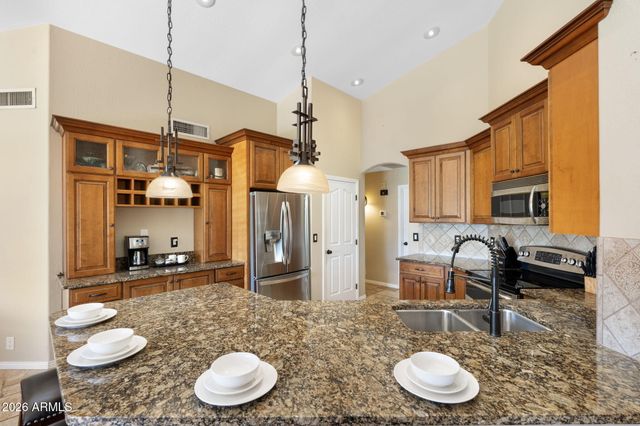 4613 W DESERT HOLLOW Drive, Phoenix, AZ 85083