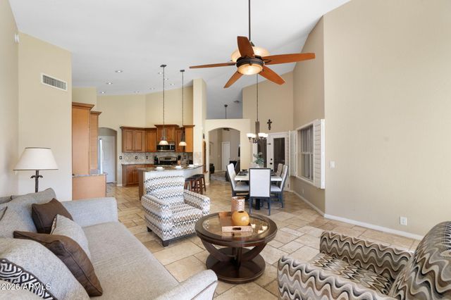 4613 W DESERT HOLLOW Drive, Phoenix, AZ 85083