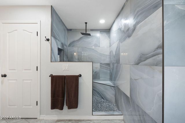 4613 W DESERT HOLLOW Drive, Phoenix, AZ 85083