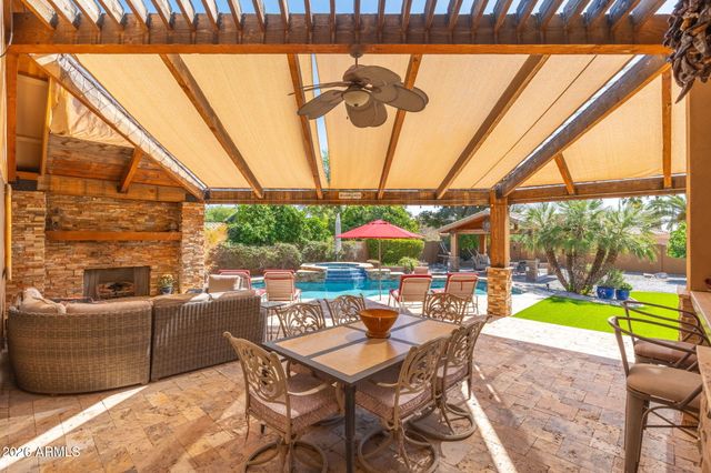 4613 W DESERT HOLLOW Drive, Phoenix, AZ 85083