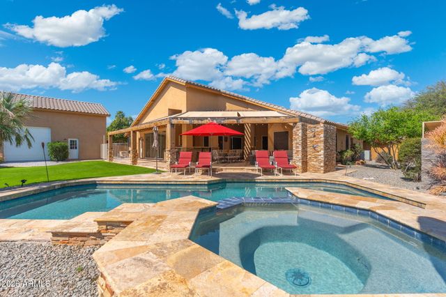 4613 W DESERT HOLLOW Drive, Phoenix, AZ 85083