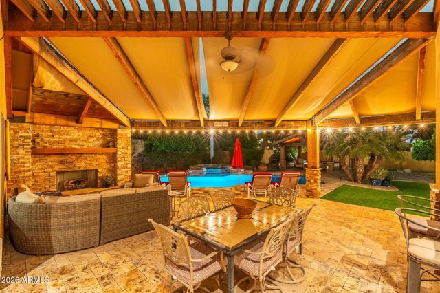 4613 W DESERT HOLLOW Drive, Phoenix, AZ 85083