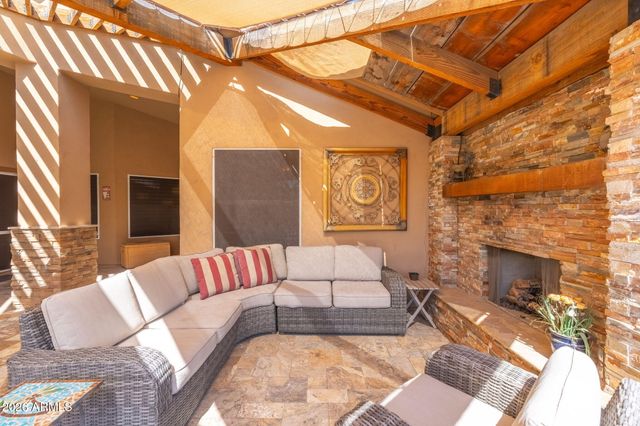 4613 W DESERT HOLLOW Drive, Phoenix, AZ 85083