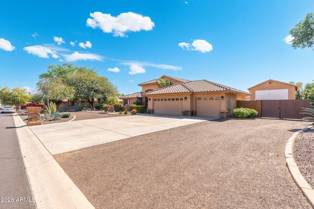 4613 W DESERT HOLLOW Drive, Phoenix, AZ 85083