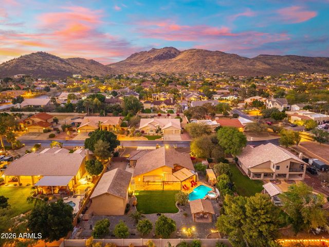 4613 W DESERT HOLLOW Drive, Phoenix, AZ 85083