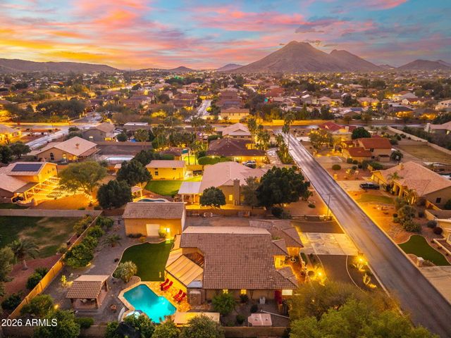 4613 W DESERT HOLLOW Drive, Phoenix, AZ 85083