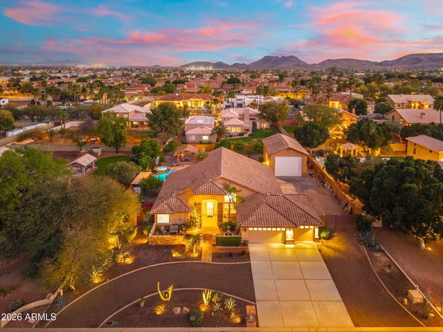 4613 W DESERT HOLLOW Drive, Phoenix, AZ 85083