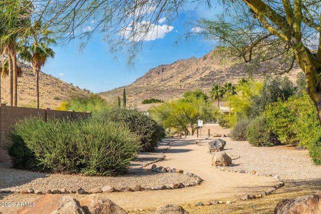 4613 W DESERT HOLLOW Drive, Phoenix, AZ 85083