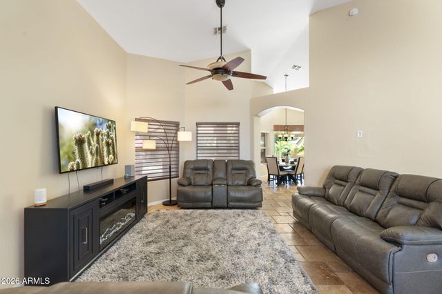 4613 W DESERT HOLLOW Drive, Phoenix, AZ 85083