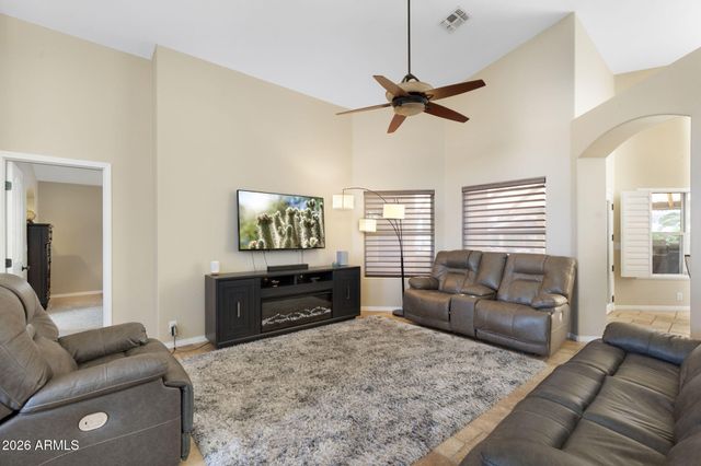 4613 W DESERT HOLLOW Drive, Phoenix, AZ 85083