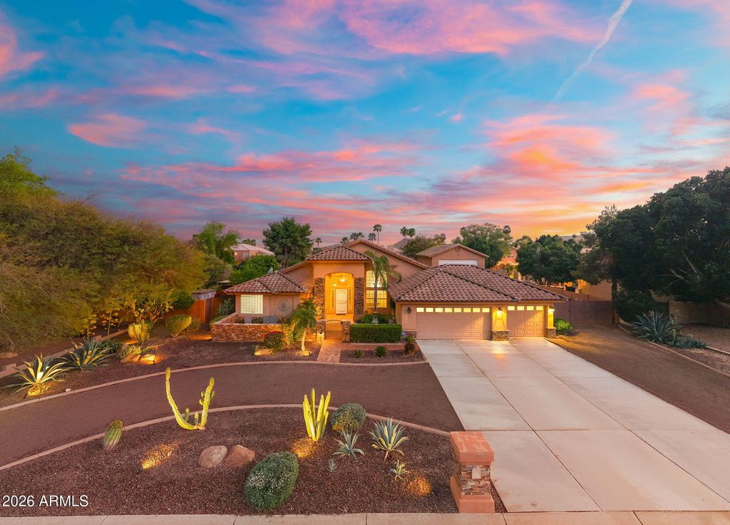 4613 W DESERT HOLLOW Drive, Phoenix, AZ 85083