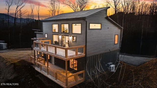 638 Ridge Top Loop, Gatlinburg, TN 37738