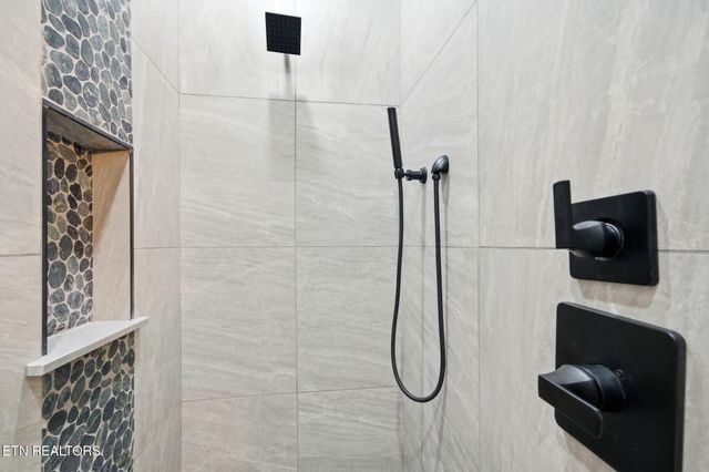 638 Ridge Top Loop, Gatlinburg, TN 37738