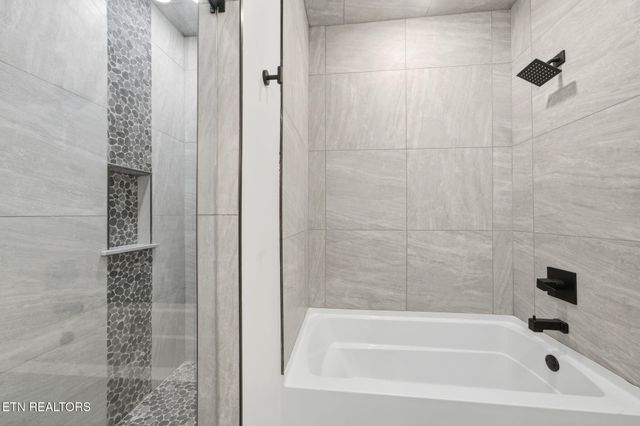 638 Ridge Top Loop, Gatlinburg, TN 37738