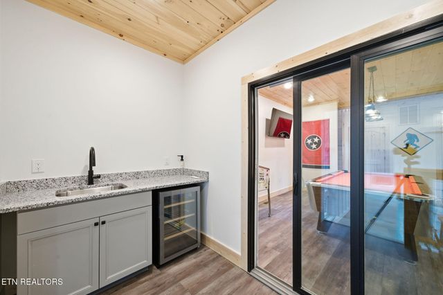 638 Ridge Top Loop, Gatlinburg, TN 37738