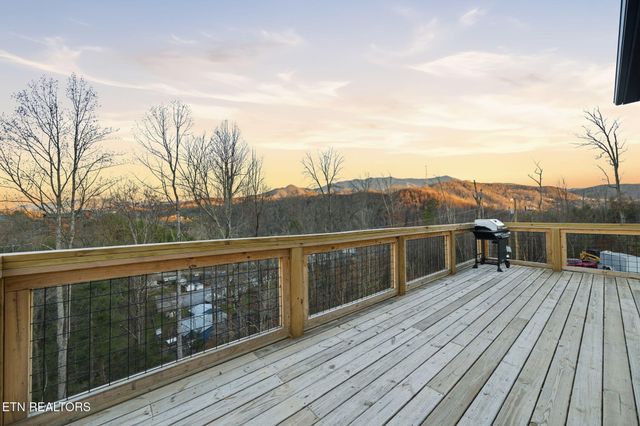 638 Ridge Top Loop, Gatlinburg, TN 37738