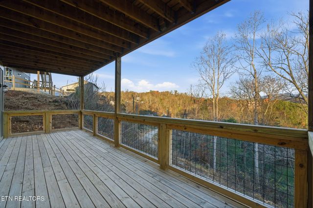 638 Ridge Top Loop, Gatlinburg, TN 37738