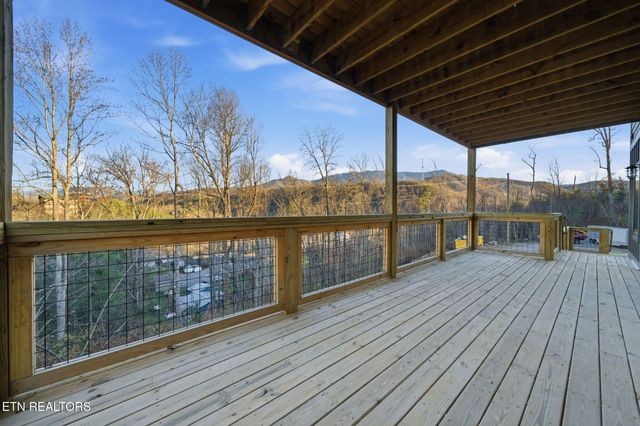638 Ridge Top Loop, Gatlinburg, TN 37738