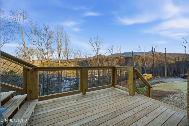 638 Ridge Top Loop, Gatlinburg, TN 37738