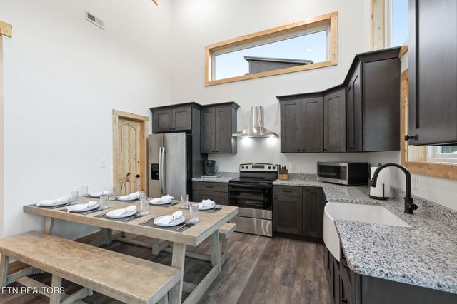 638 Ridge Top Loop, Gatlinburg, TN 37738