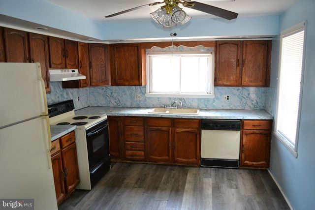 530 PERSHING AVE, Collingdale, PA 19023