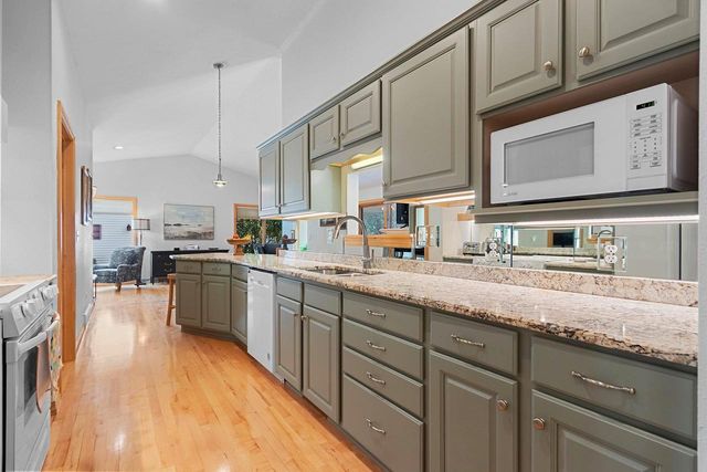 576 ST MARYS STREET, De Pere, WI 54115