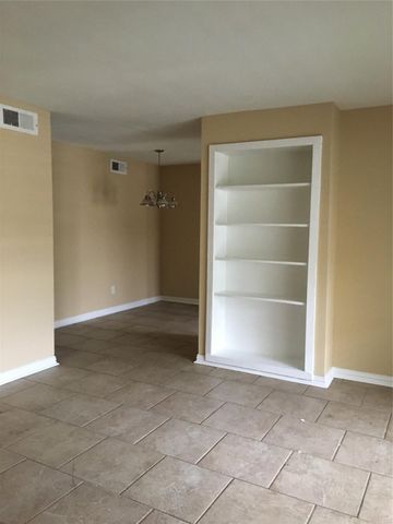5625 Antoine Drive 102, Houston, TX 77091