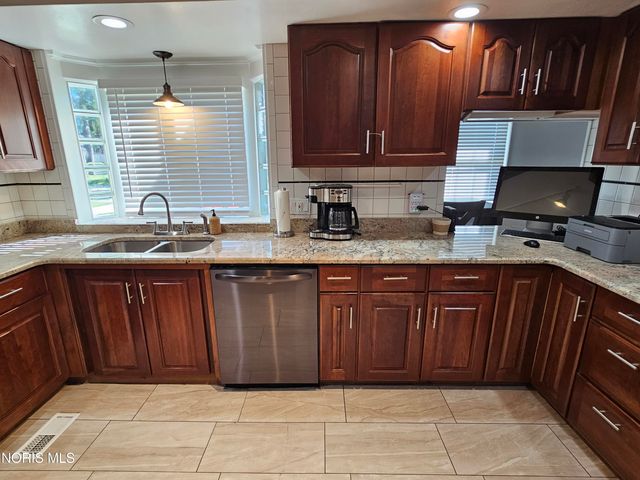 5013 Allen Street, Sylvania, OH 43560