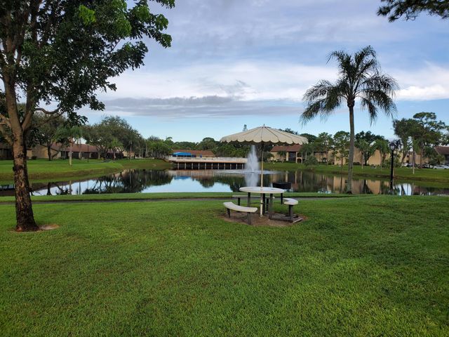 603 Sea Pine Way B2, Greenacres, FL 33415