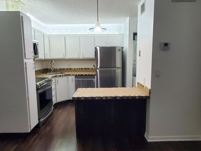 603 Sea Pine Way B2, Greenacres, FL 33415
