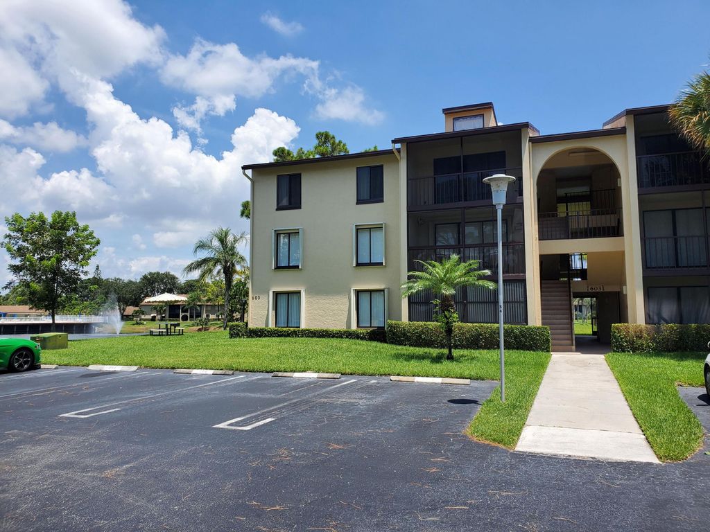 603 Sea Pine Way B2, Greenacres, FL 33415