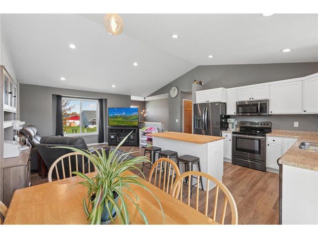 1314 Blue Jay Place, New Richmond, WI 54017