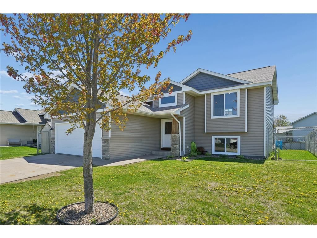 1314 Blue Jay Place, New Richmond, WI 54017