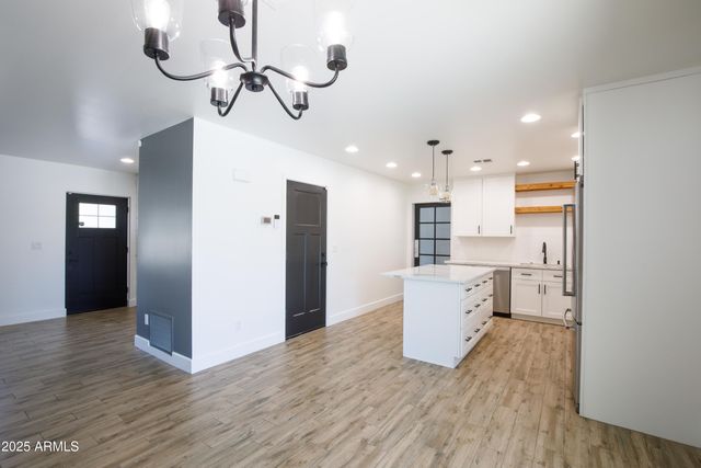 4427 E TURNEY Avenue, Phoenix, AZ 85018