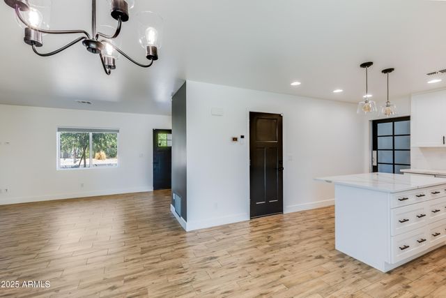 4427 E TURNEY Avenue, Phoenix, AZ 85018