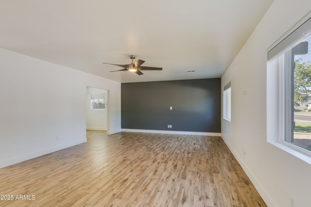 4427 E TURNEY Avenue, Phoenix, AZ 85018