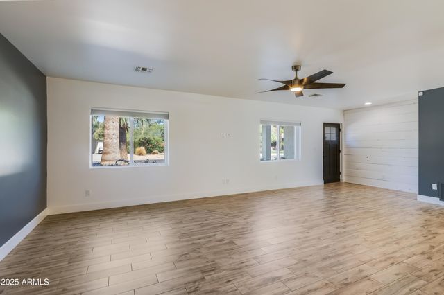 4427 E TURNEY Avenue, Phoenix, AZ 85018