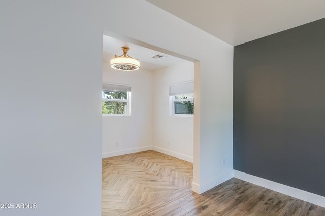 4427 E TURNEY Avenue, Phoenix, AZ 85018