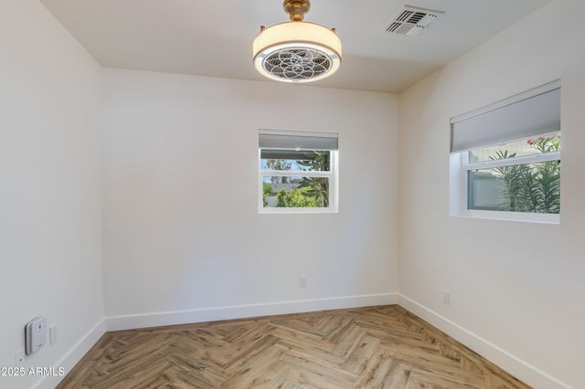 4427 E TURNEY Avenue, Phoenix, AZ 85018