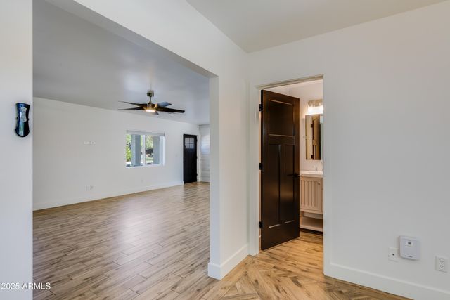 4427 E TURNEY Avenue, Phoenix, AZ 85018