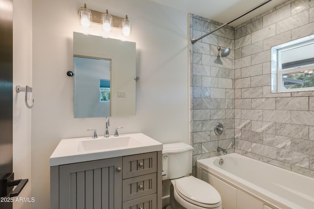 4427 E TURNEY Avenue, Phoenix, AZ 85018