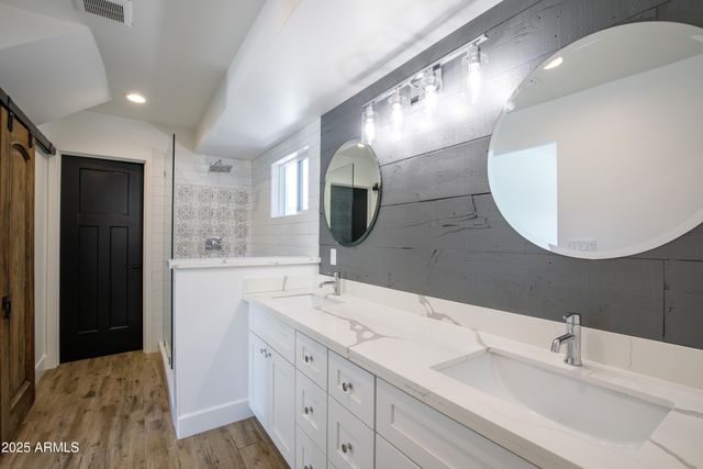 4427 E TURNEY Avenue, Phoenix, AZ 85018