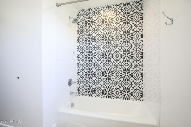 4427 E TURNEY Avenue, Phoenix, AZ 85018