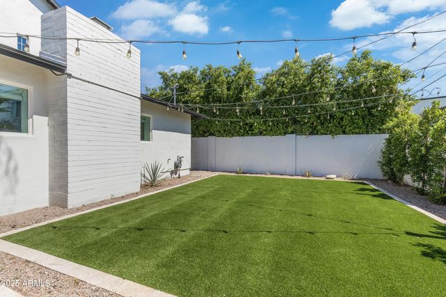 4427 E TURNEY Avenue, Phoenix, AZ 85018