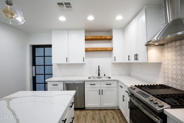 4427 E TURNEY Avenue, Phoenix, AZ 85018