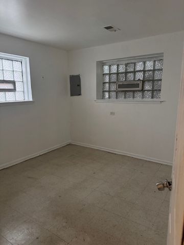 8815 S Halsted Street, Chicago, IL 60620