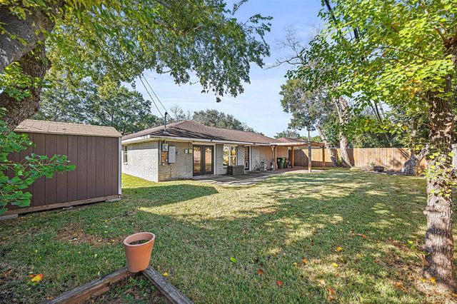 9715 Greenwillow Street, Houston, TX 77096