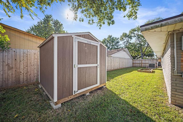 9715 Greenwillow Street, Houston, TX 77096