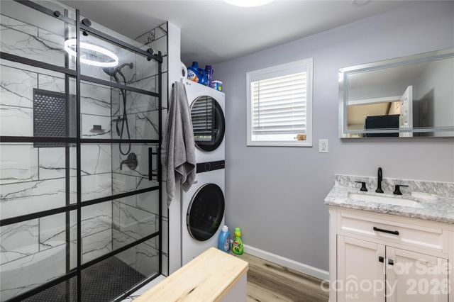 138 Strand Road, New London, NC 28127