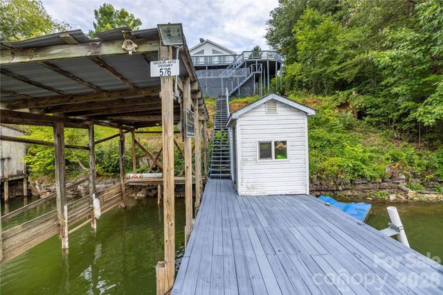 138 Strand Road, New London, NC 28127